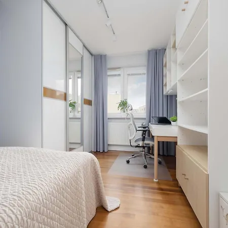 Ursus Modern With Parking, Ac & Balcony By Renters アパート ワルシャワ