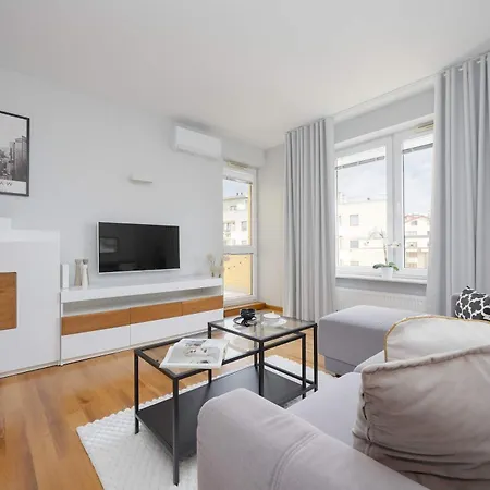 Ursus Modern With Parking, Ac & Balcony By Renters アパート