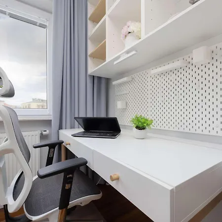 アパート Ursus Modern With Parking, Ac & Balcony By Renters