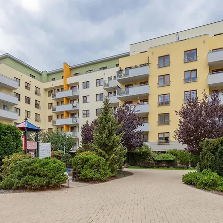 アパート Ursus Modern With Parking, Ac & Balcony By Renters ワルシャワ