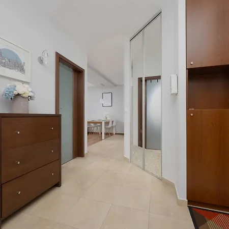 Ursus Modern With Parking, Ac & Balcony By Renters Διαμέρισμα *