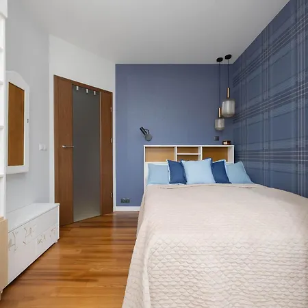 Ursus Modern With Parking, Ac & Balcony By Renters * 바르샤바