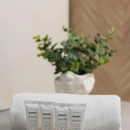 Ursus Modern With Parking, Ac & Balcony By Renters Apartment *