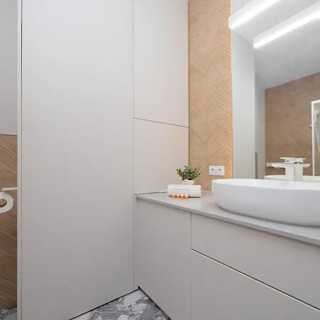 Ursus Modern With Parking, Ac & Balcony By Renters * 바르샤바