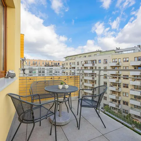 Ursus Modern With Parking, Ac & Balcony By Renters