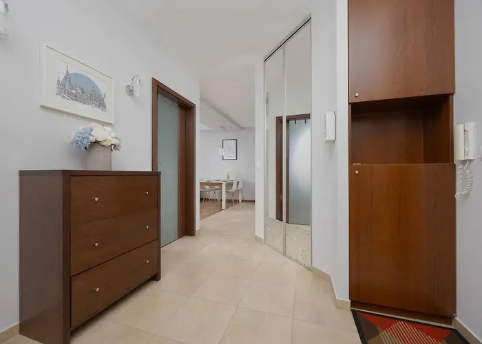 Ursus Modern With Parking, Ac & Balcony By Renters Apartment *