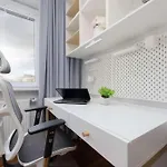 Appartement Ursus Modern With Parking, Ac & Balcony By Renters