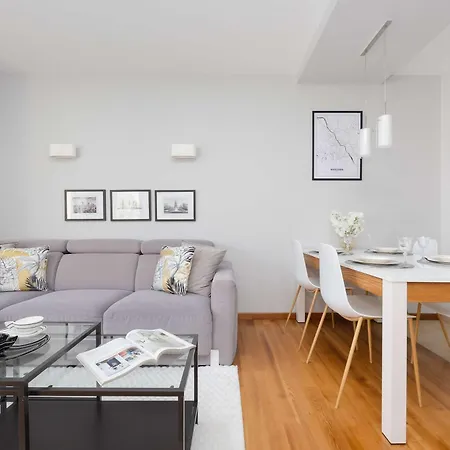 شقة Ursus Modern With Parking, Ac & Balcony By Renters *