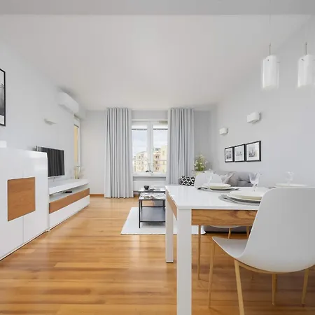 Ursus Modern With Parking, Ac & Balcony By Renters